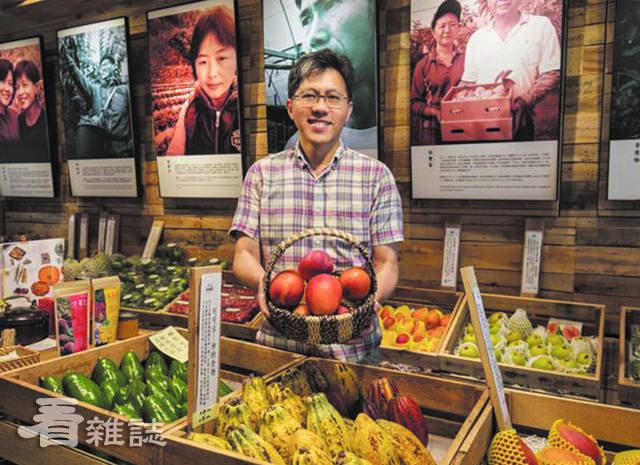  文創經紀人郭紀舟立足迪化街賣小農水果