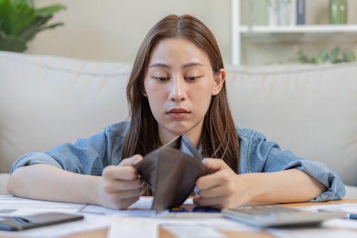 對比台灣科技產業的敘薪結構，日本企業對新鮮人的一視同仁，反倒有利於文組生拓寬職涯。圖片來源-shutterstock_Cheers提供